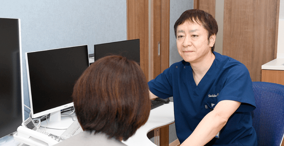 診察中のドクター