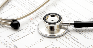 聴診器と問診票