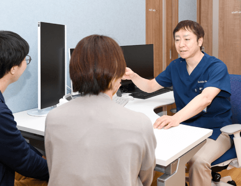 診察中のドクター